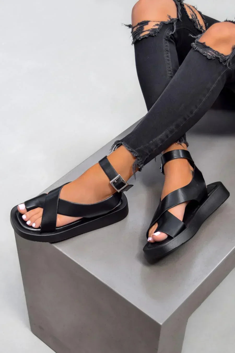 Renée | Comfortsandaal met verstelbare bandjes en elegante matte finish